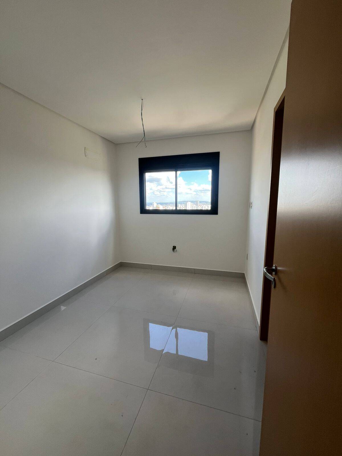 Apartamento à venda com 2 quartos, 75m² - Foto 2