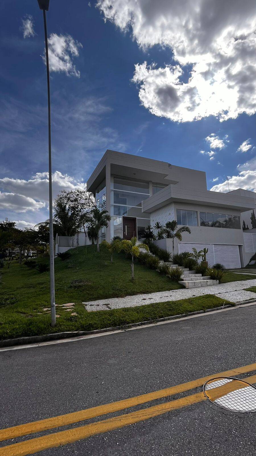 Sobrado para alugar com 4 quartos, 404m² - Foto 1